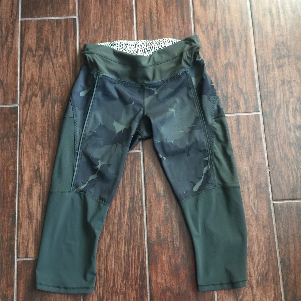 Lululemon crops camp